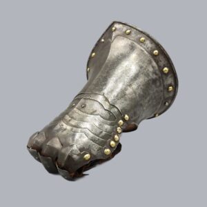 16TH OR 17TH CENTURY SINGLE GAUNTLET