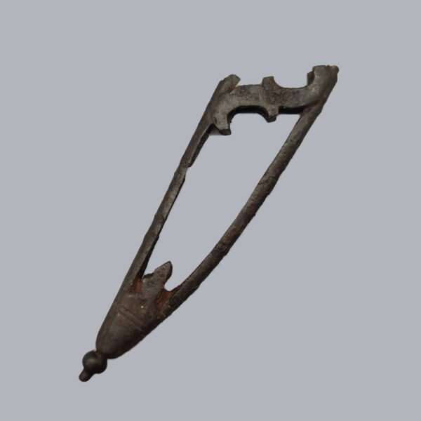 SCABBARD MOUNT OF A 16TH CENTURY FALCHION