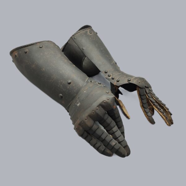 17TH CENTURY ELBOW GAUNTLETS