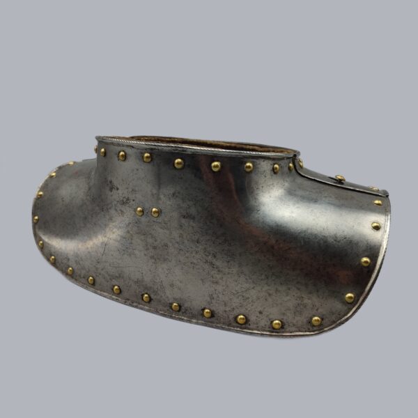 17TH CENTURY GORGET