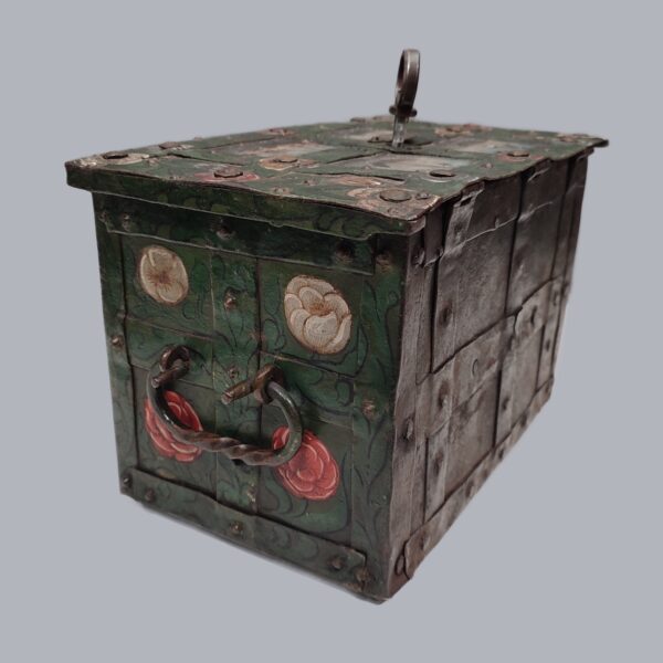 PAINTED MINIATURE ARMADA CHEST