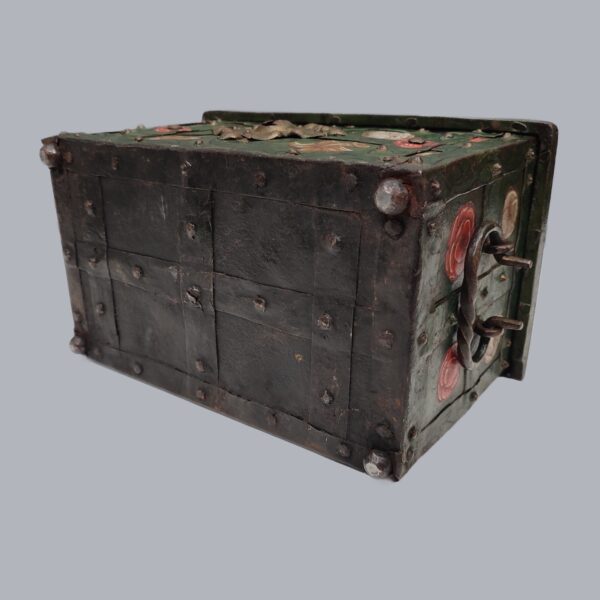 PAINTED MINIATURE ARMADA CHEST