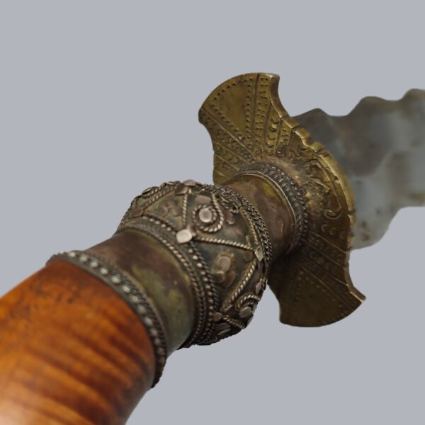 PUNAL DAGGER WITH WAVY BLADE