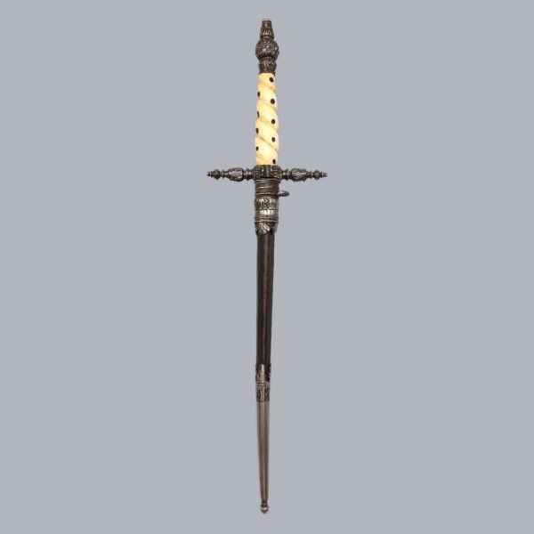 STILETTO DAGGER FOR AN ARTILLERY OFFICER