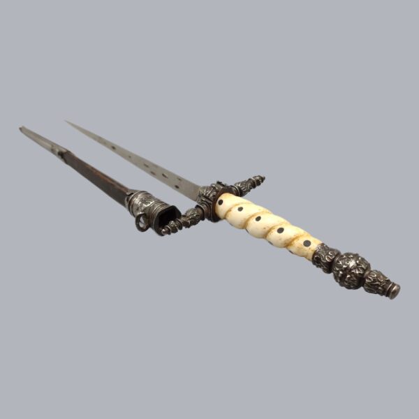 STILETTO DAGGER FOR AN ARTILLERY OFFICER