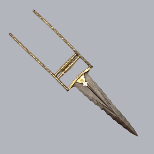 KATAR DAGGER WITH A FLAMBOYANT BLADE