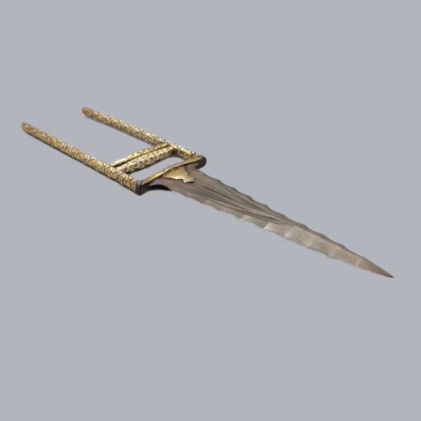 KATAR DAGGER WITH A FLAMBOYANT BLADE