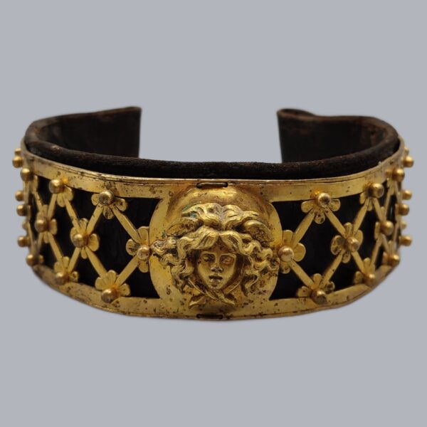 DOG COLLAR DEPICTING MEDUSA HEAD