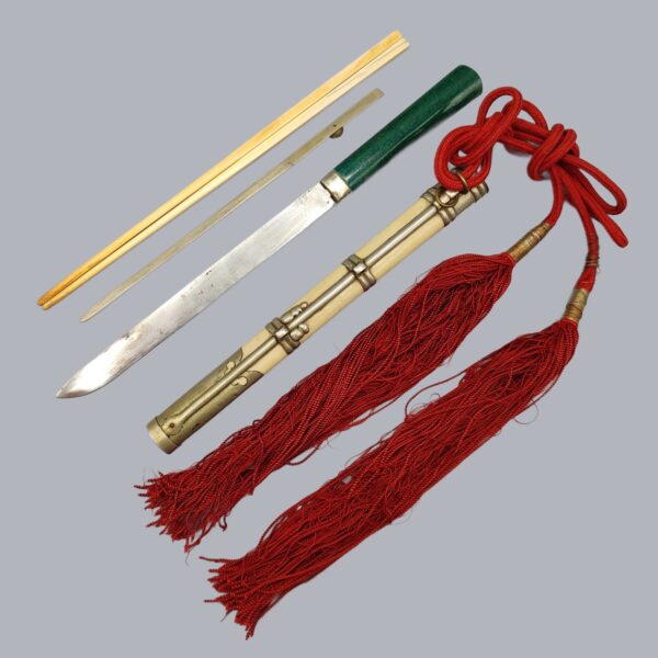 CHINESE STONE-HILTED TROUSSE SET