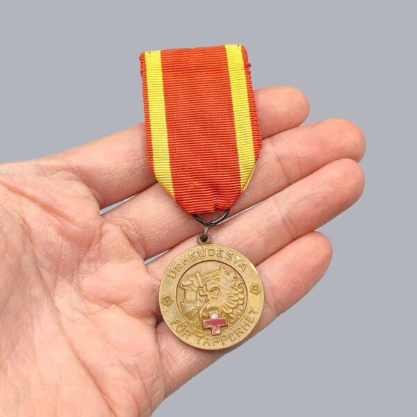 FINNISH MEDAL OF LIBERTY 2ND CLASS 1941 WITH RED CROSS