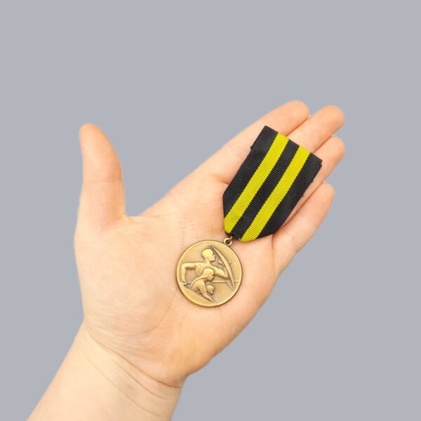 FINNISH WWII REGIMENTAL MEDAL (CIVIL DEFENCE 2ND CLASS)