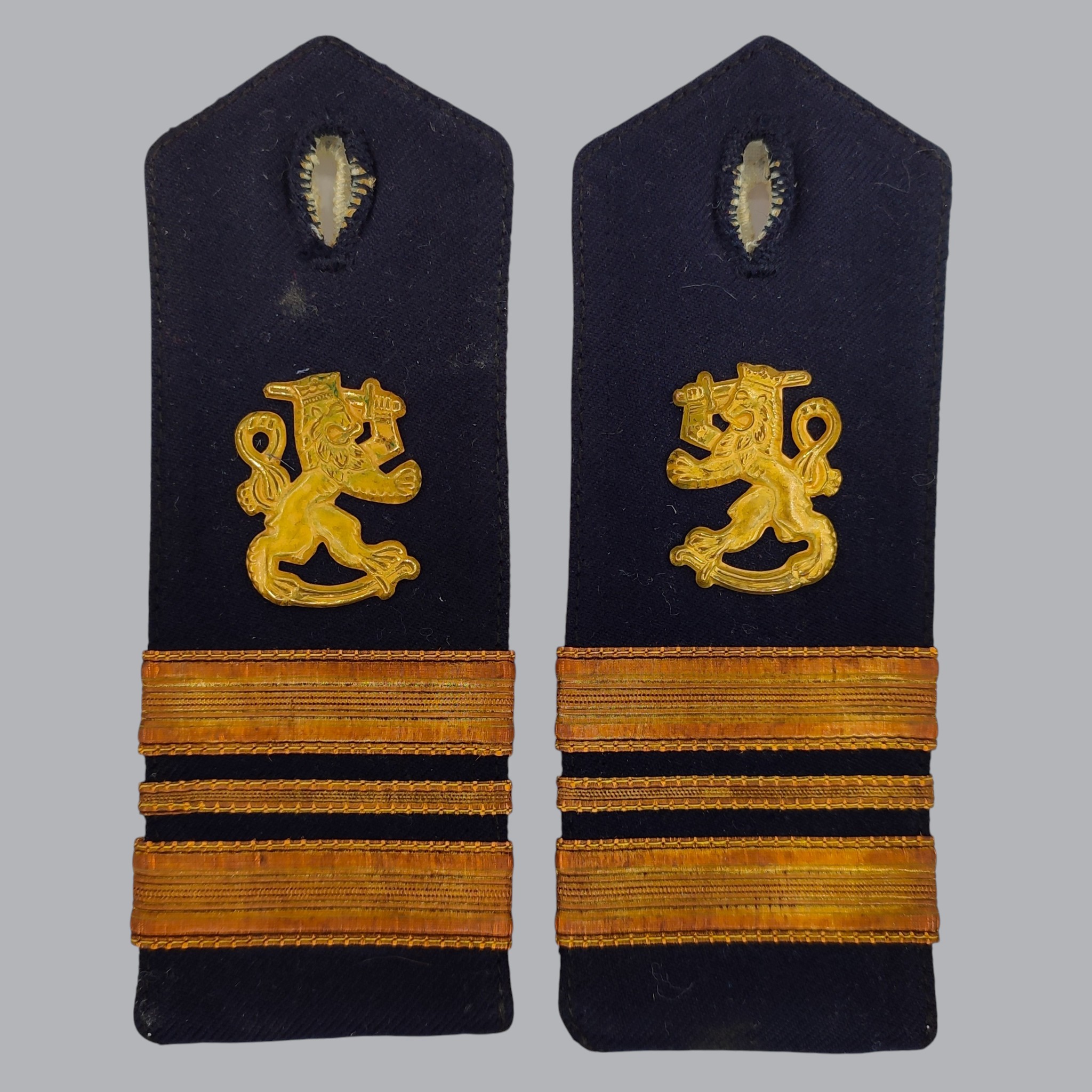 FINNISH M/1930 SHOULDER BOARDS OF A NAVY SENIOR LIEUTENANT
