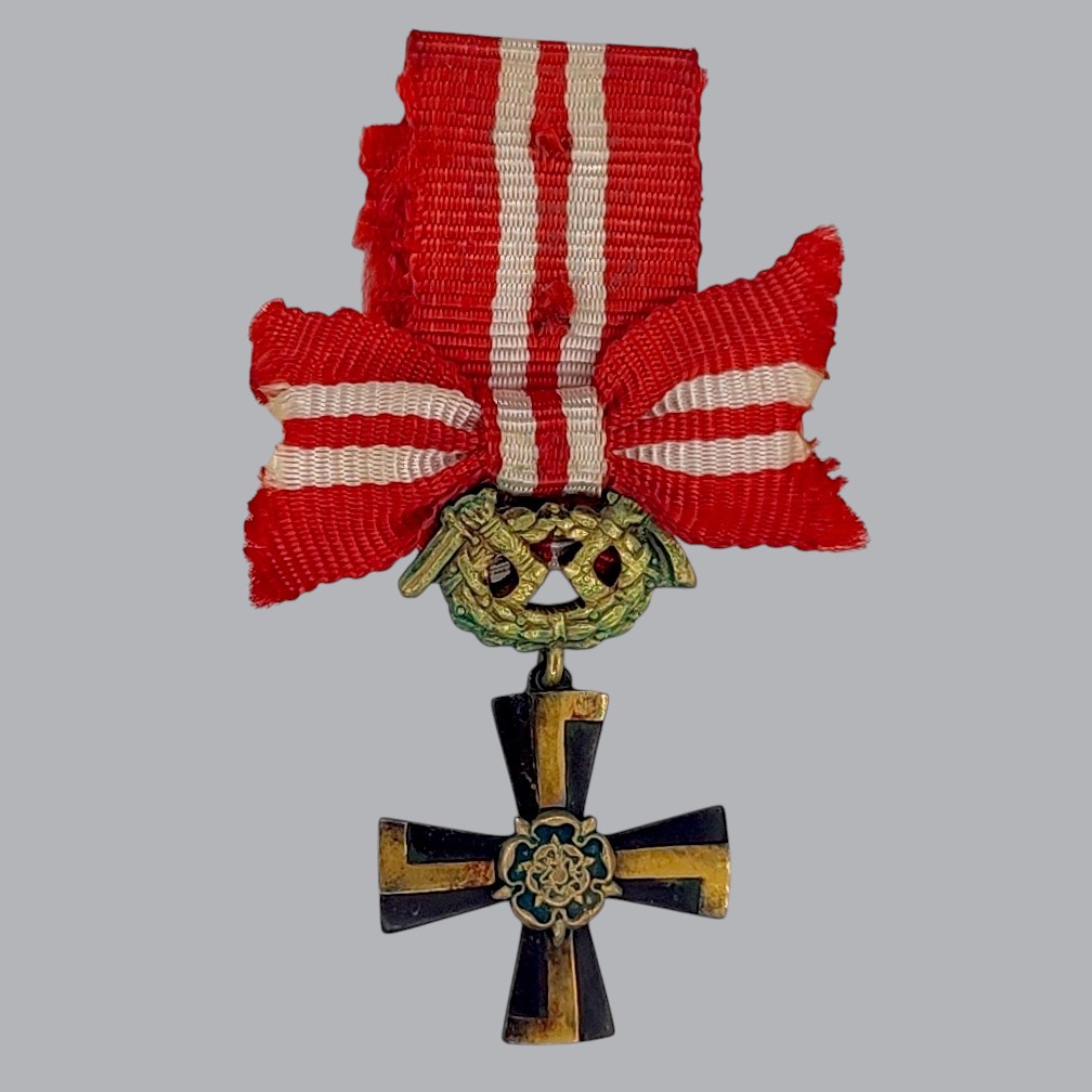 FINNISH WWII MINIATURE CROSS OF LIBERTY 3RD CLASS WITH SWORDS