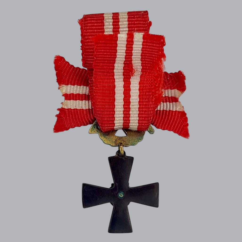 FINNISH WWII MINIATURE CROSS OF LIBERTY 3RD CLASS WITH SWORDS