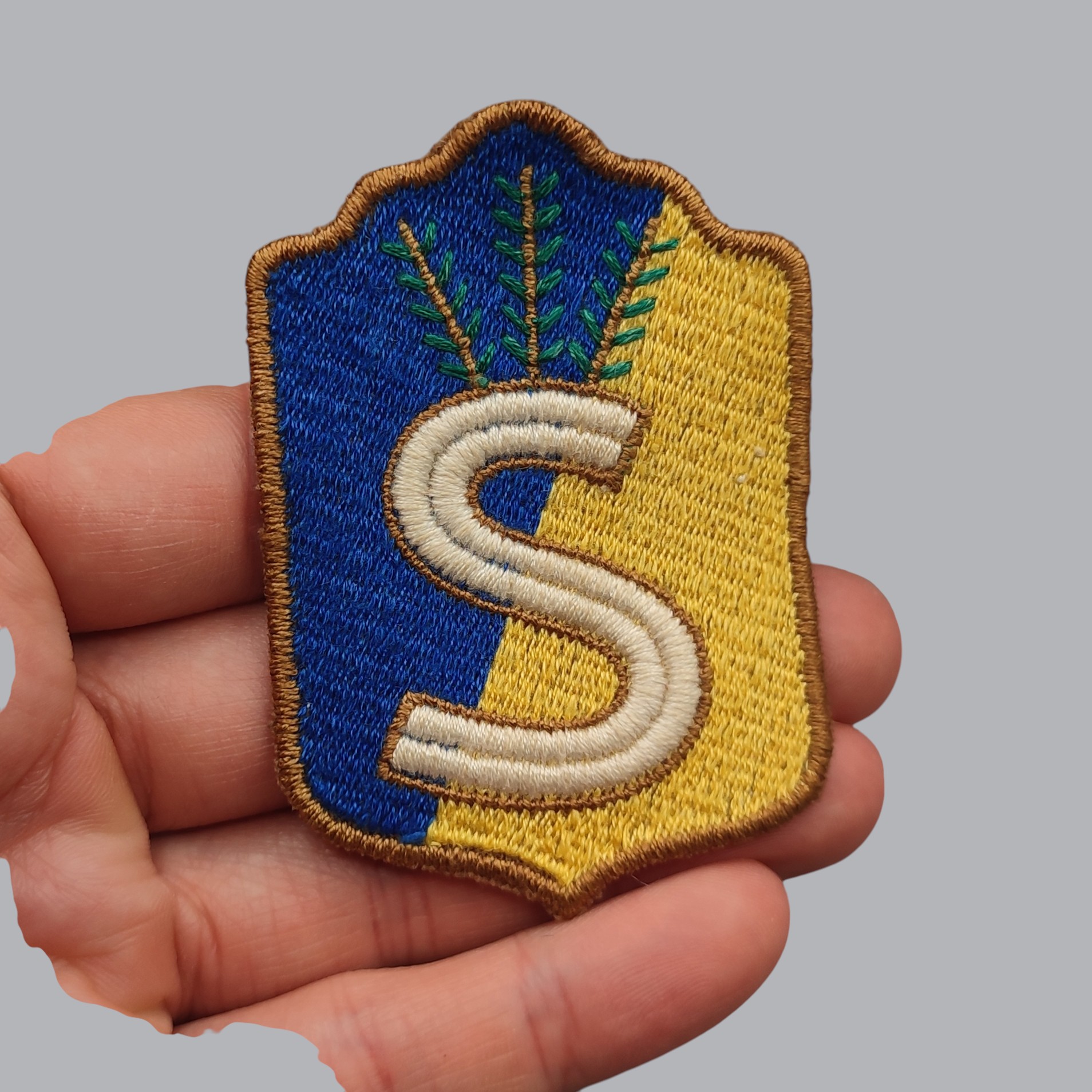 FINNISH WWII CIVIL GUARD SLEEVE BADGE OF THE HELSINKI DISTRICT
