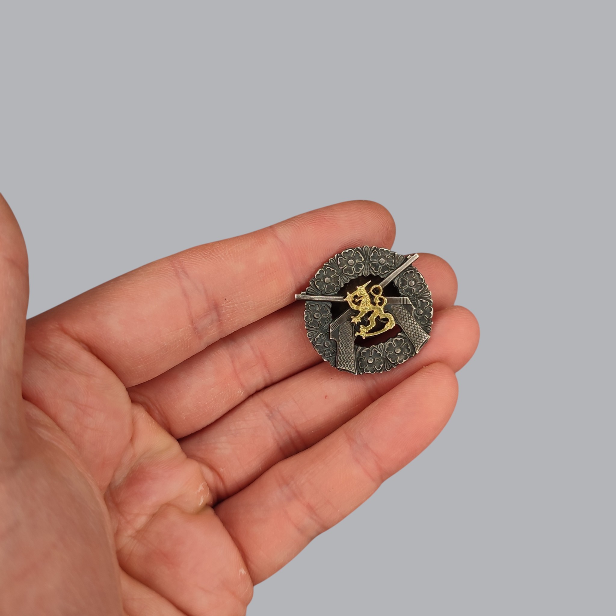 FINNISH INTER-WAR PISTOL SHOOTING SILVER BADGE