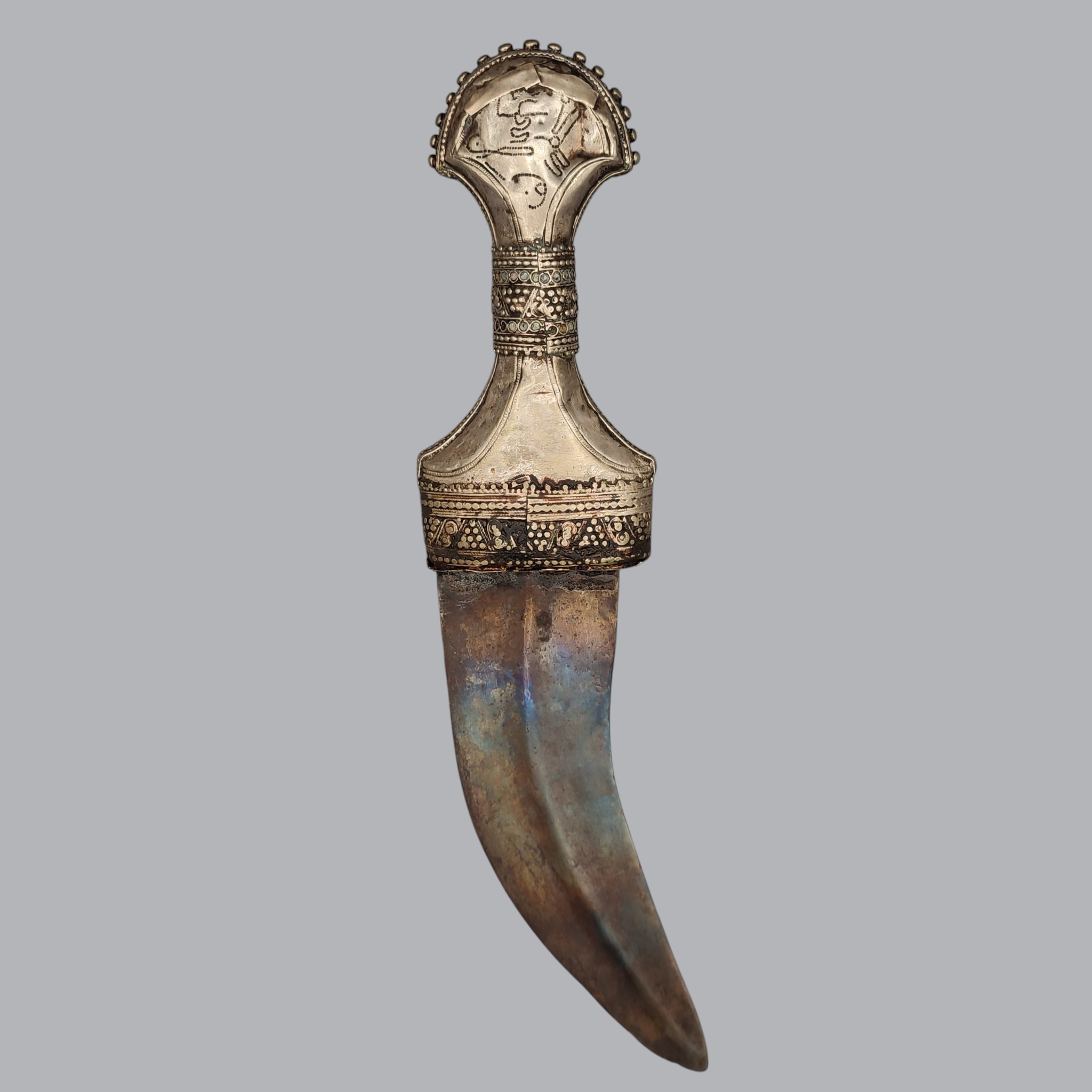 SAUDI ARABIAN SILVER-HILTED JAMBIYA DAGGER
