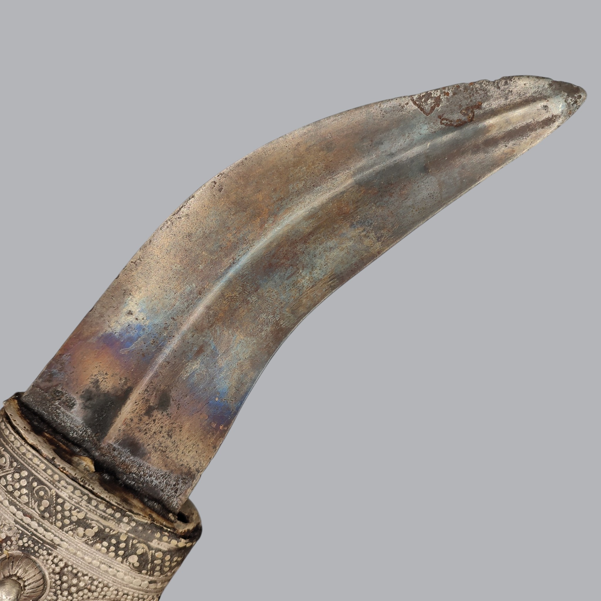 SAUDI ARABIAN SILVER-HILTED JAMBIYA DAGGER