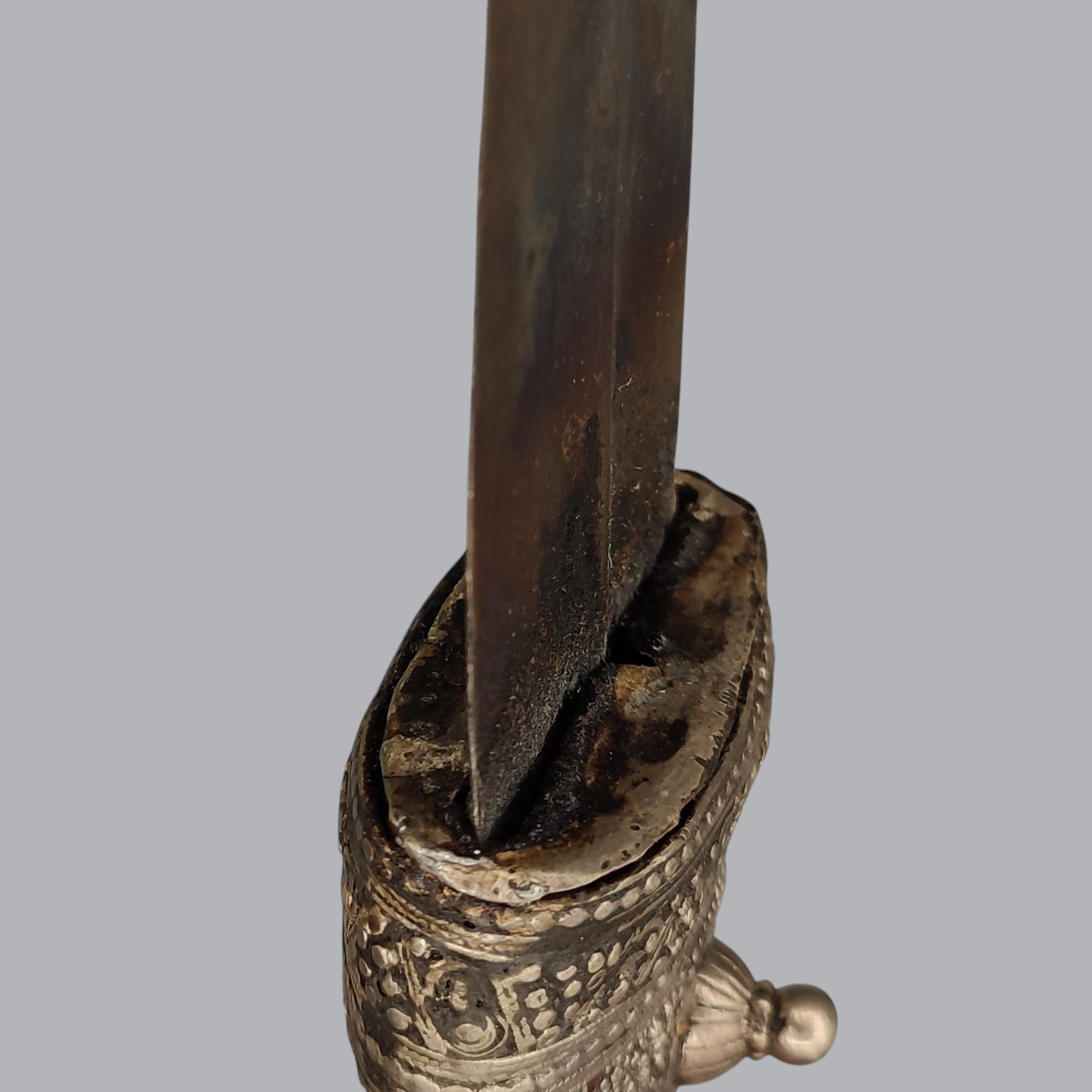 SAUDI ARABIAN SILVER-HILTED JAMBIYA DAGGER