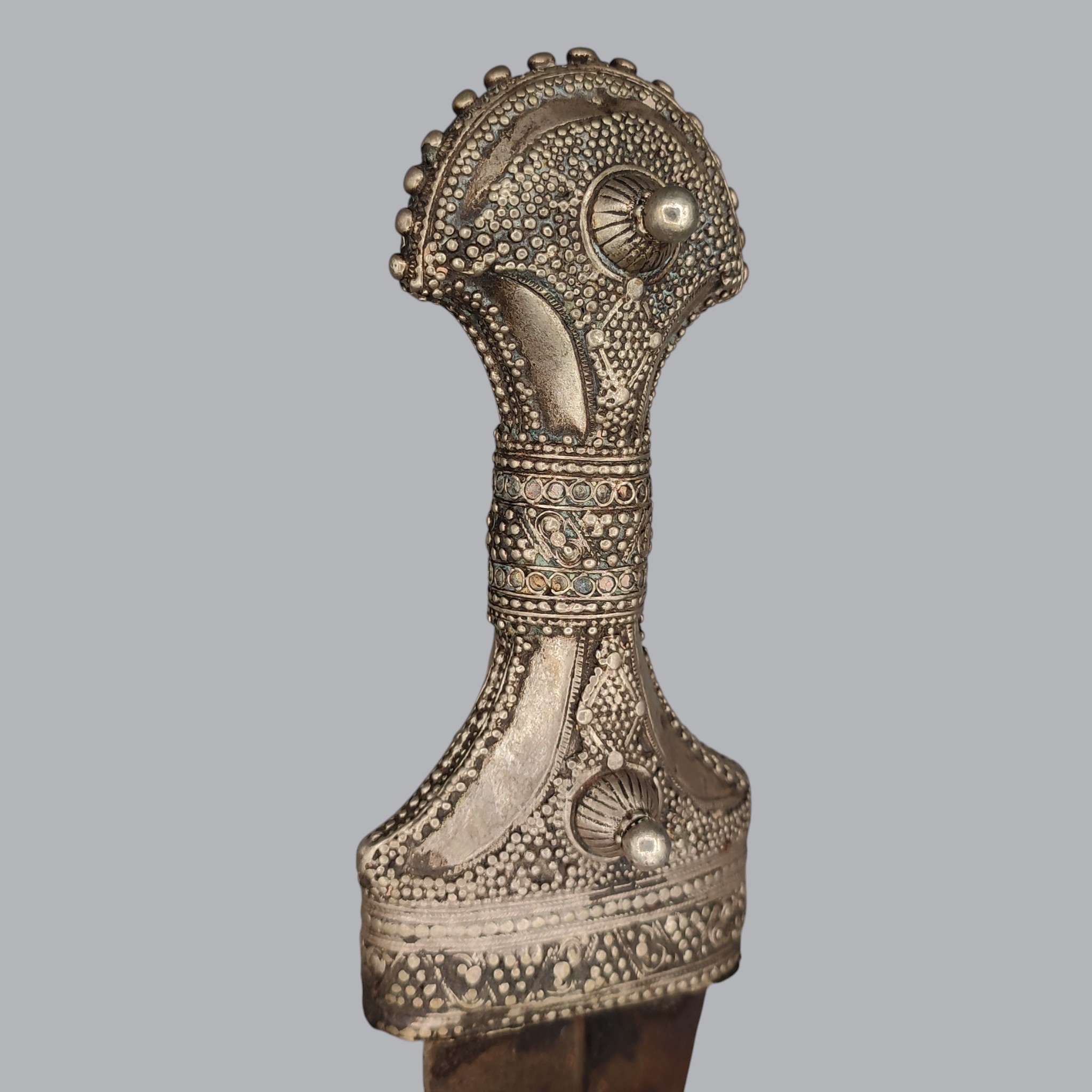 SAUDI ARABIAN SILVER-HILTED JAMBIYA DAGGER
