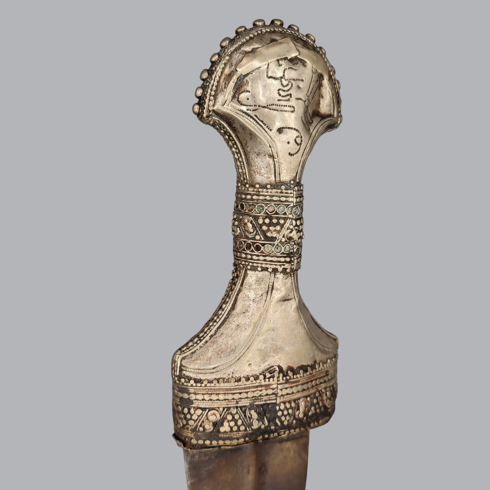 SAUDI ARABIAN SILVER-HILTED JAMBIYA DAGGER