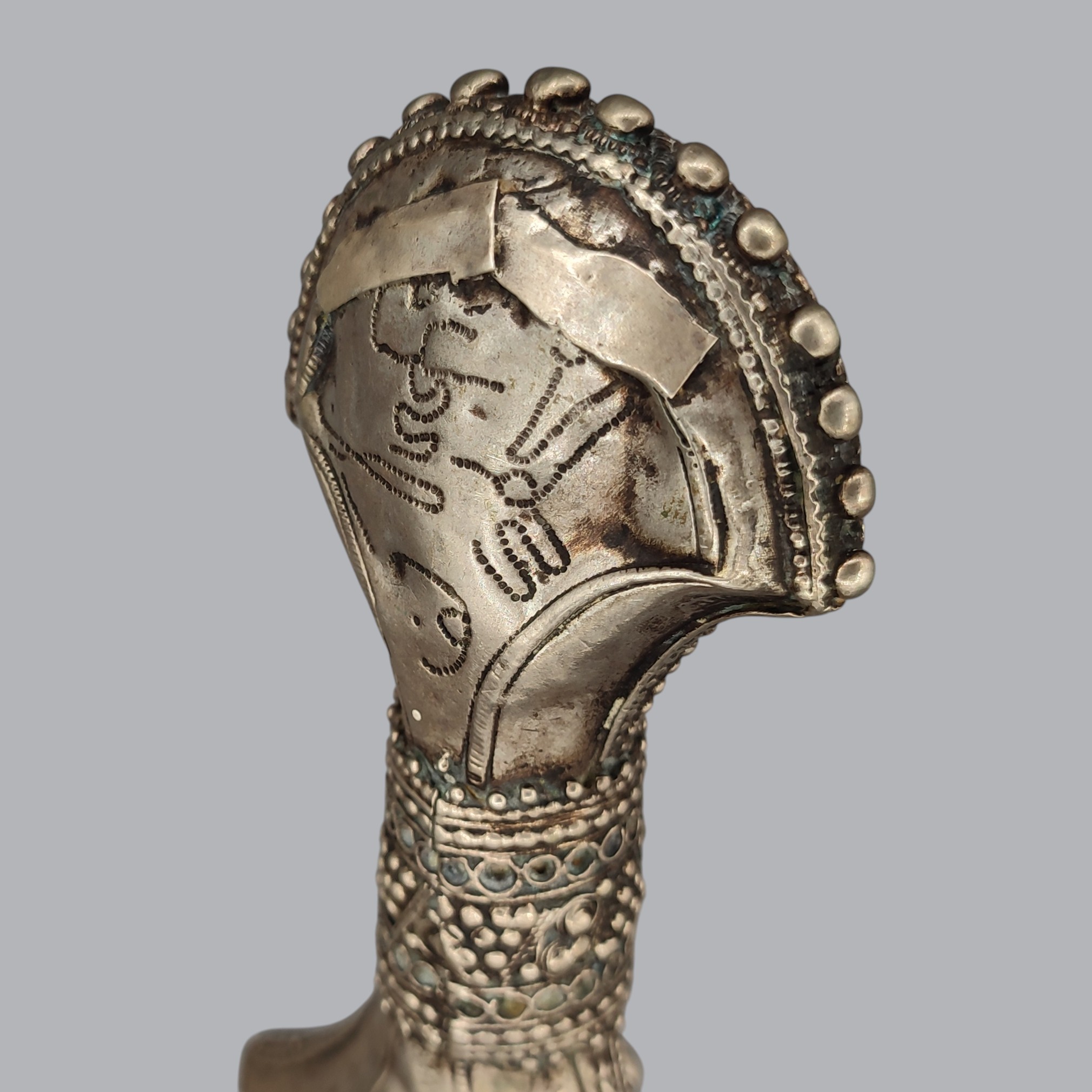 SAUDI ARABIAN SILVER-HILTED JAMBIYA DAGGER