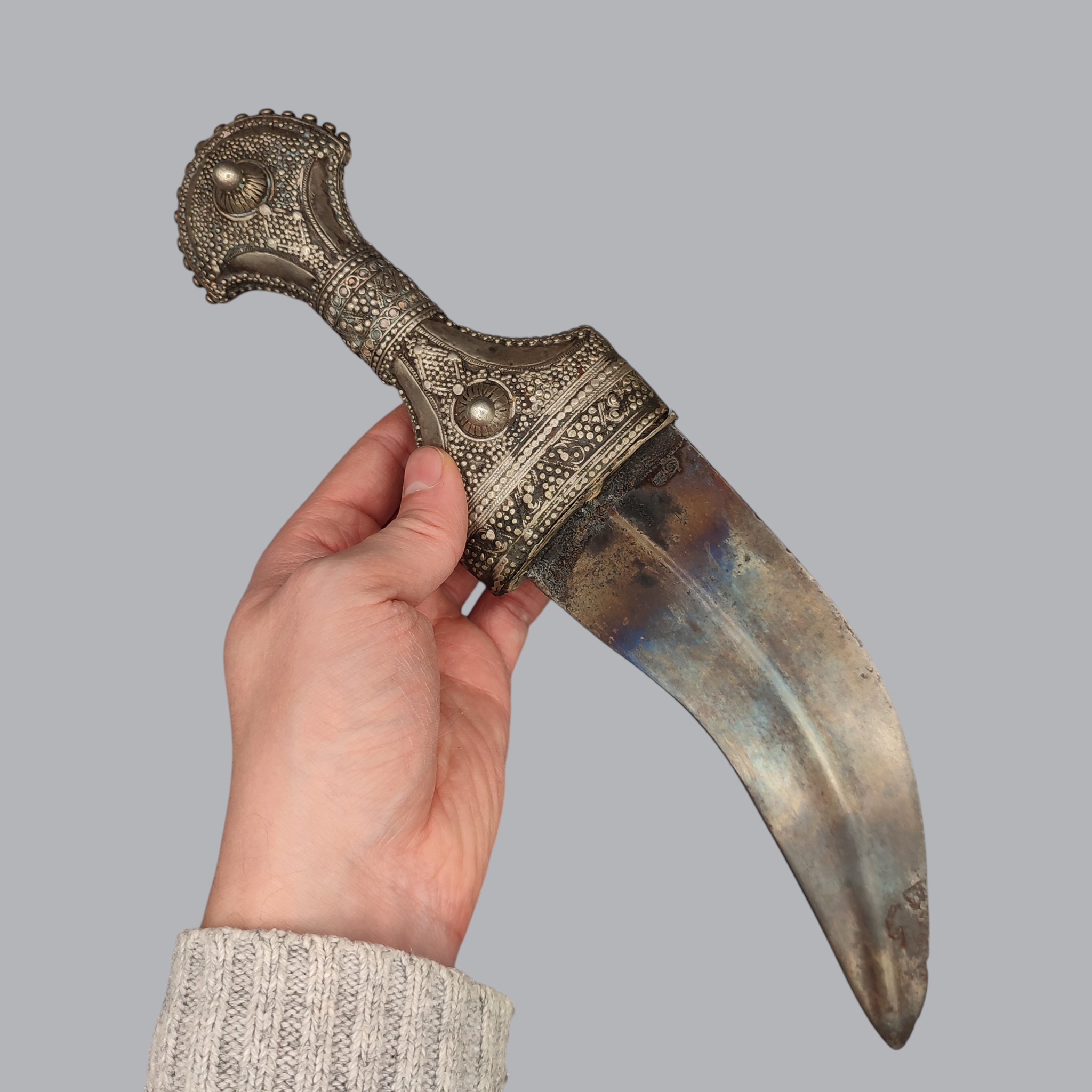 SAUDI ARABIAN SILVER-HILTED JAMBIYA DAGGER