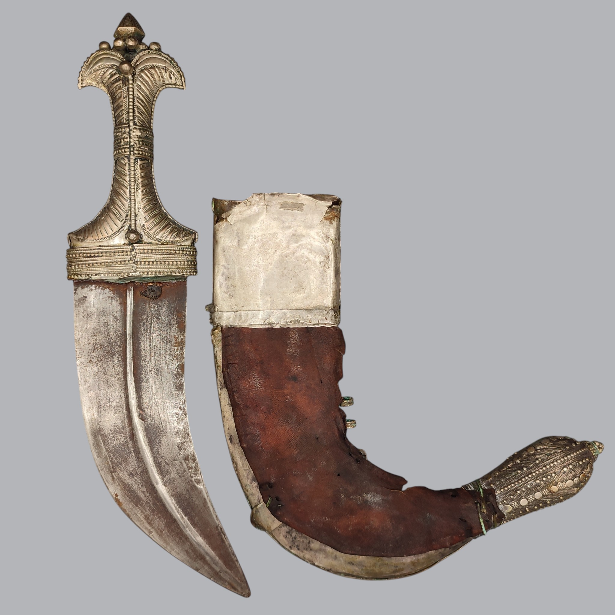 SAUDI ARABIAN SILVER-HILTED JAMBIYA DAGGER