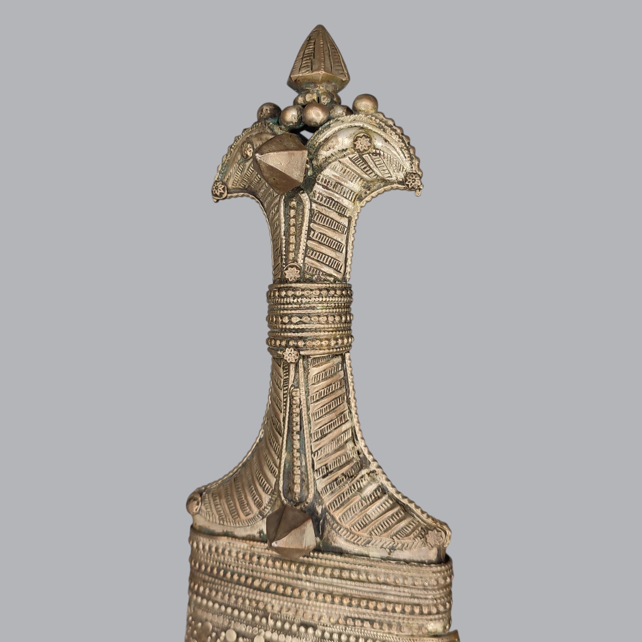 SAUDI ARABIAN SILVER-HILTED JAMBIYA DAGGER