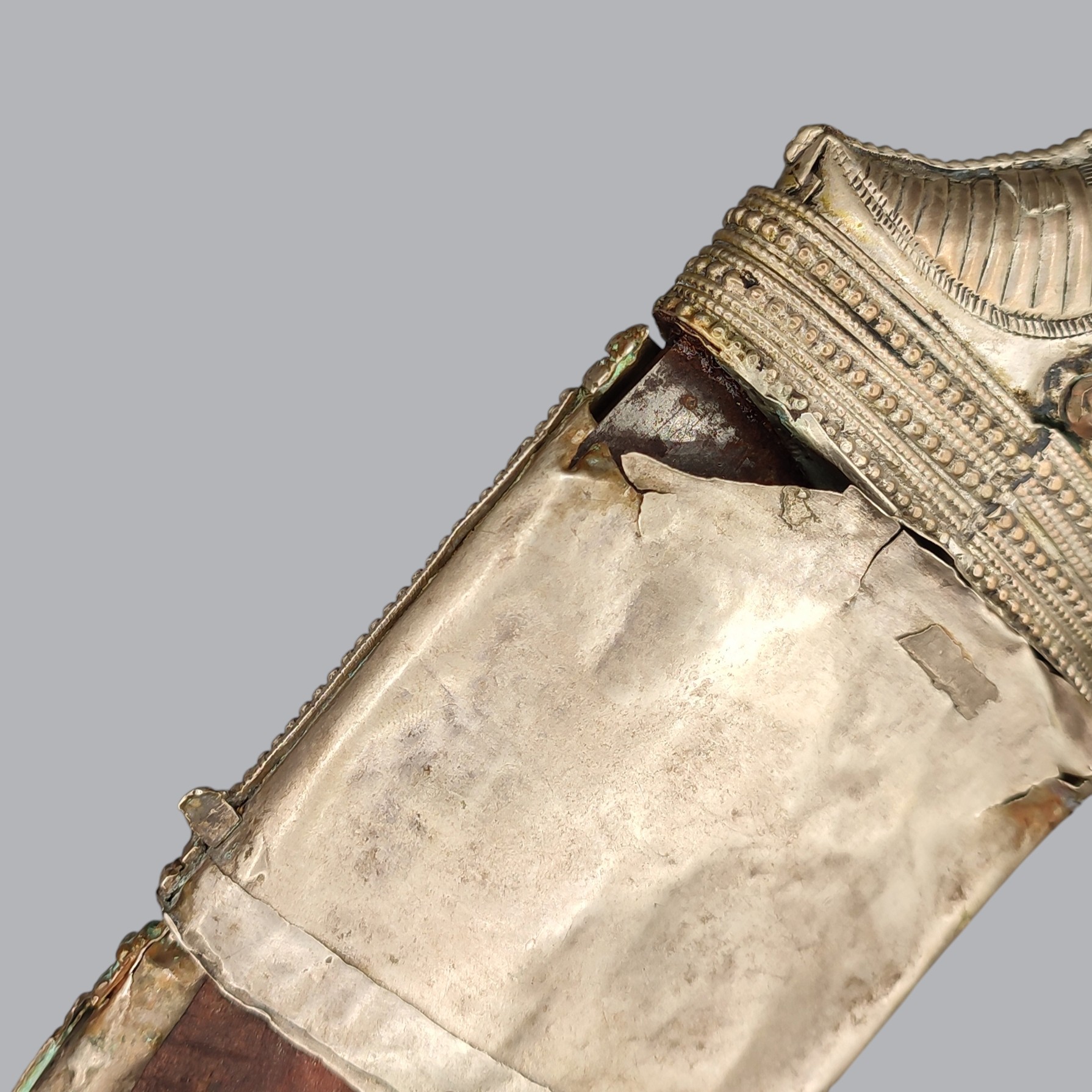 SAUDI ARABIAN SILVER-HILTED JAMBIYA DAGGER