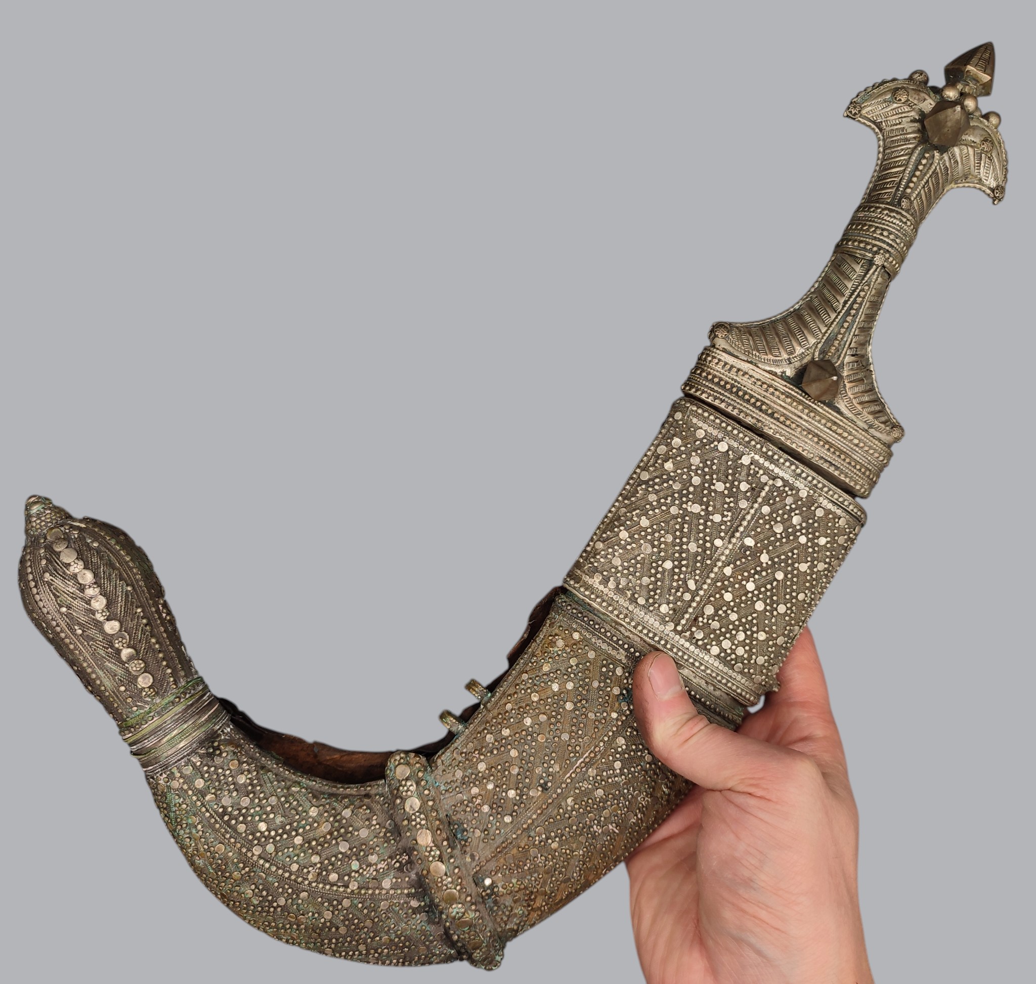 SAUDI ARABIAN SILVER-HILTED JAMBIYA DAGGER